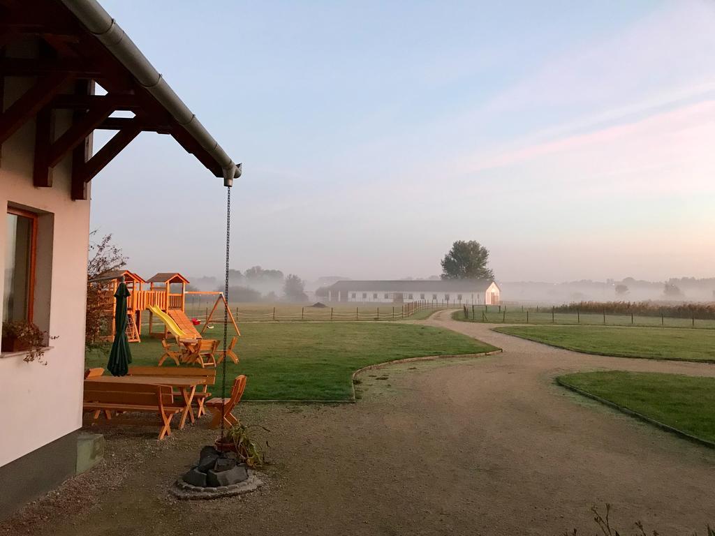 Nagybajcsi Lovaspark Es Otthon Vendeghaz Exterior foto